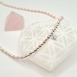 Collier ras de cou en hématite rose et argentée avec pendentif cœur