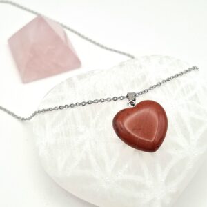 Collier avec pendentif cœur en Jaspe Rouge